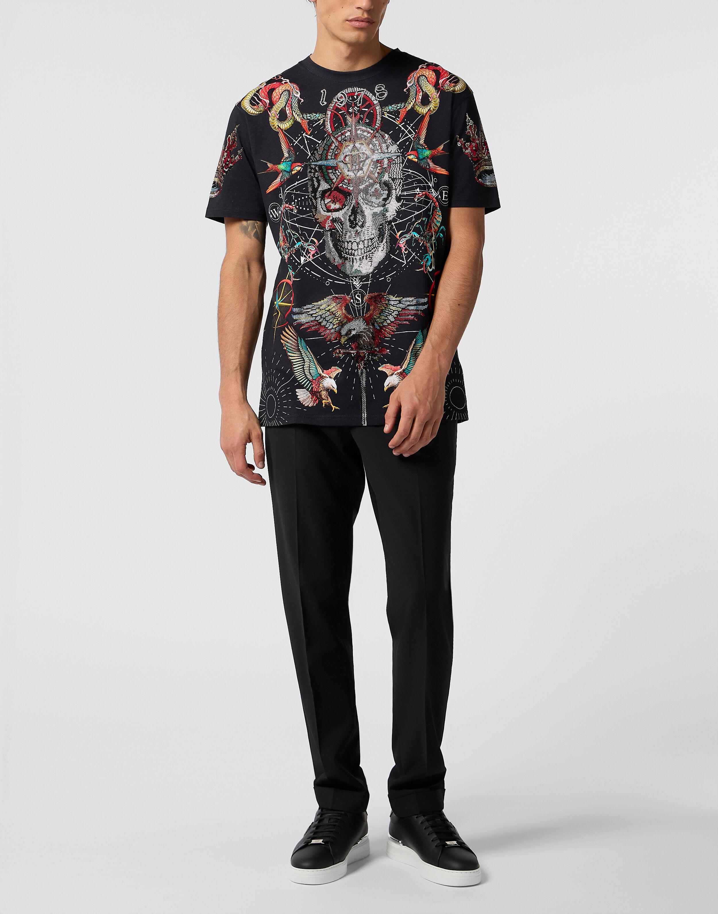 T-shirt à col rond avec pierres de tatouage