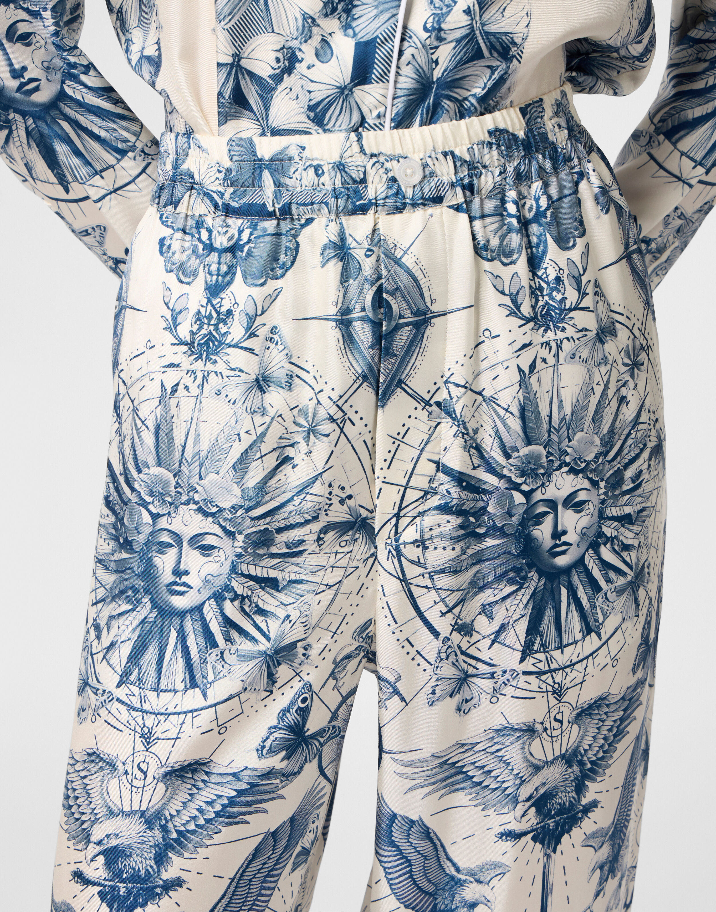 Pantalon de pyjama en soie avec tatouage papillon